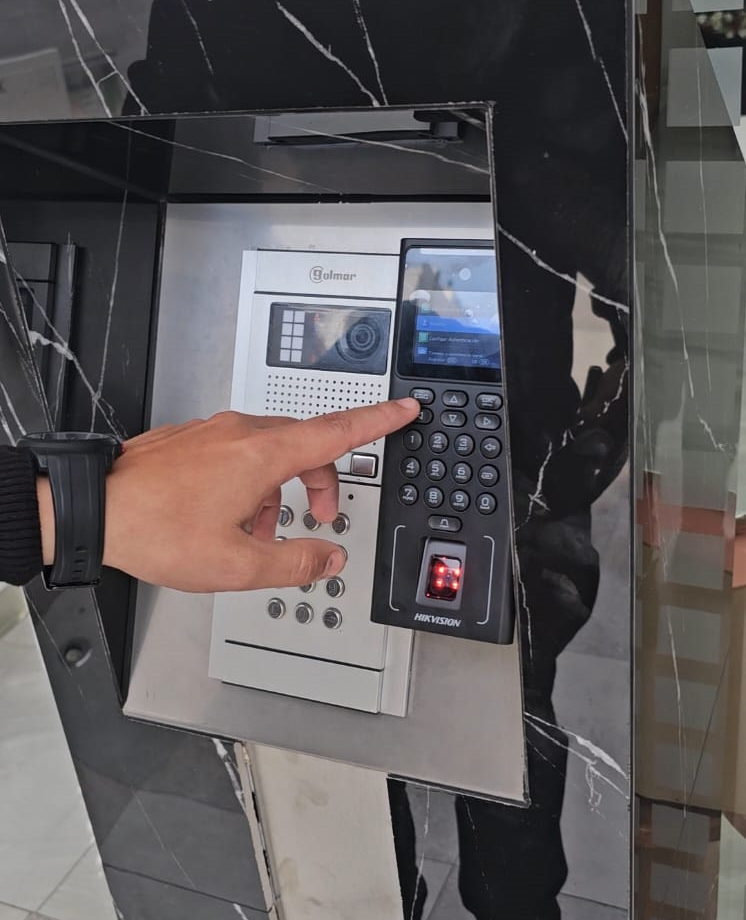 Sistema de control de acceso para condominios en Lima